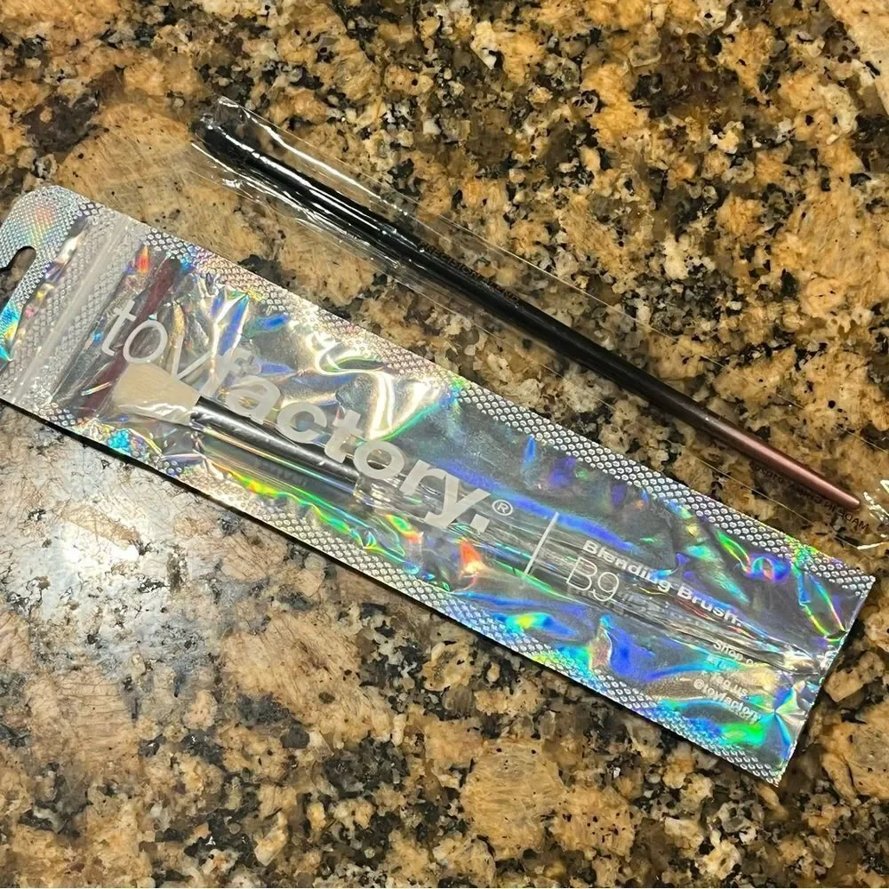 Toyfactory B9 Shades By Shan Eyeshadow Brush Bundle 2-Piece Blending NWT